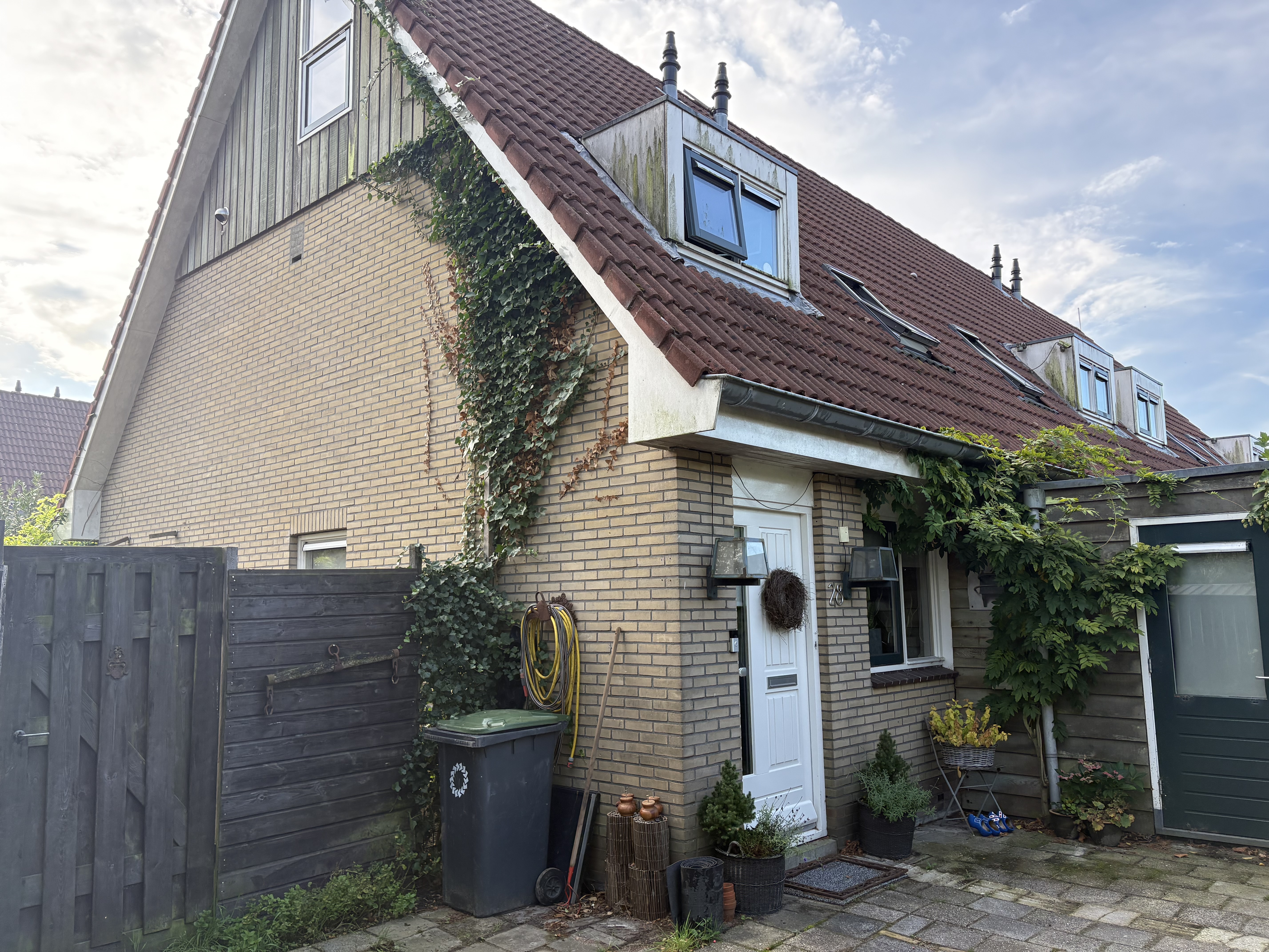 Hoekwoning te huur: De Houtkamp 28, Rottevalle Rottevalle
