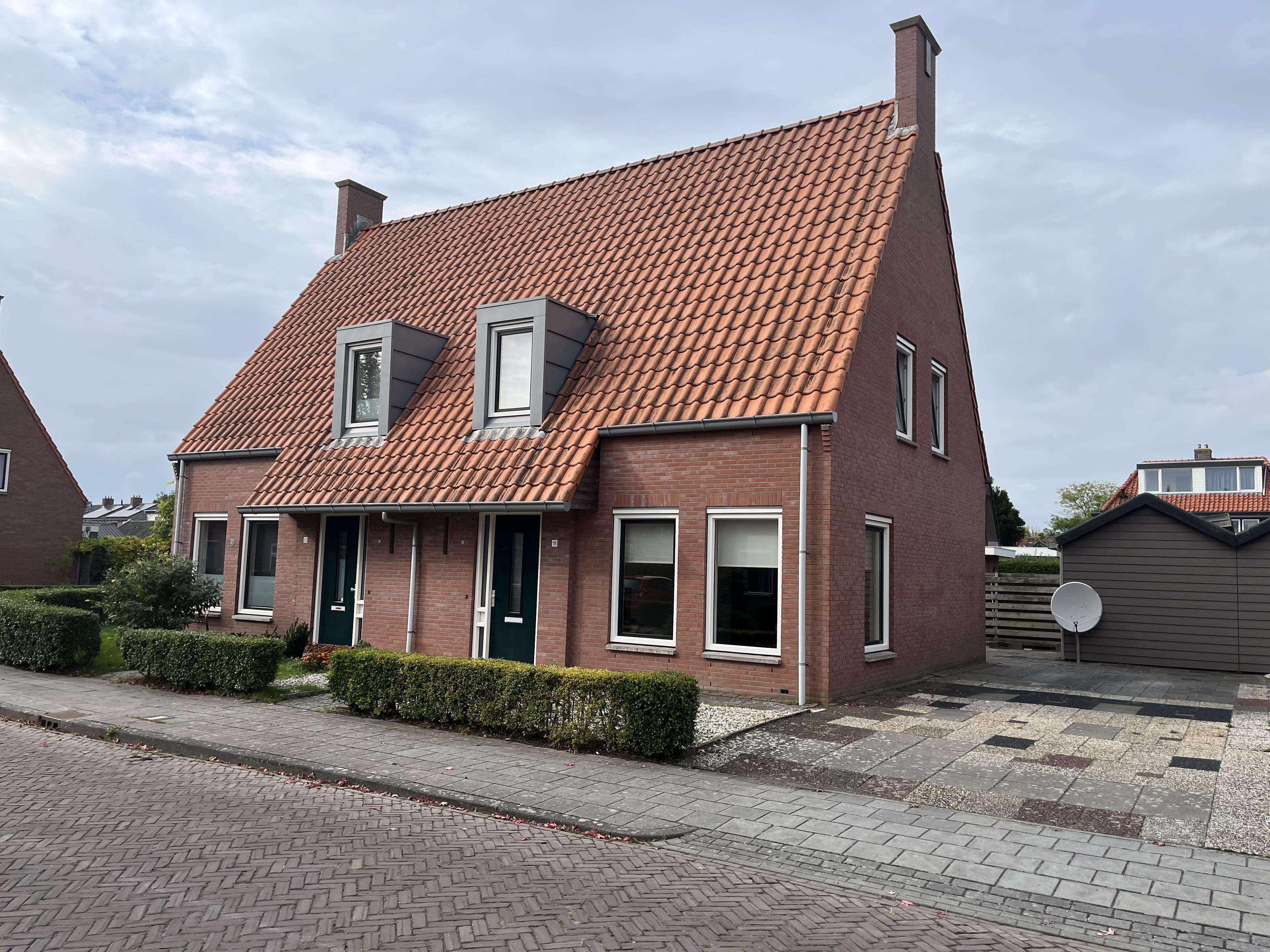 Twee-onder-één-kap te huur: Luitzen Wagenaarstraat 18, Midden Heerenveen