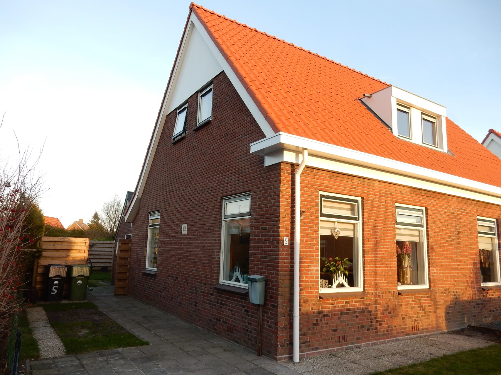 Twee-onder-één-kap te huur: Molestrjitte 5, Berltsum Noord Berltsum